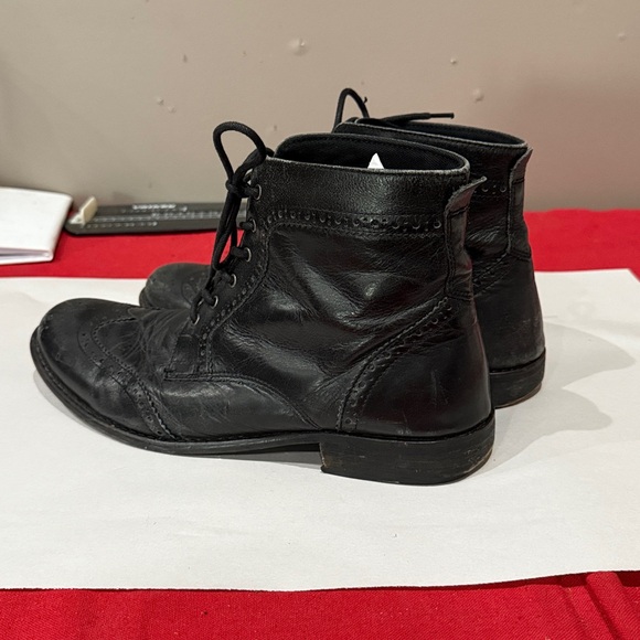 Elegant Black Men's Lace-Up Brogue Boots - Picture 3 of 6